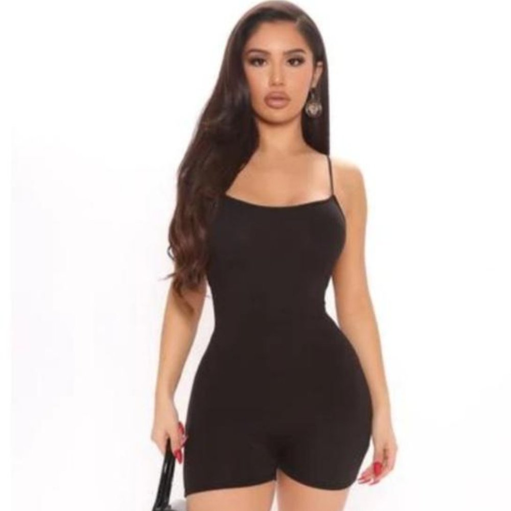 BLACK STRAP ROMPER